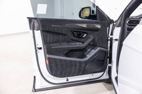 2023 Lamborghini Urus Performante