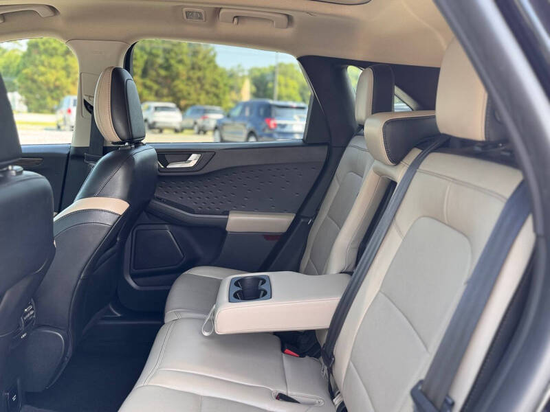 2020 Ford Escape Titanium