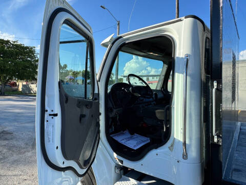 2017 Freightliner M2 106