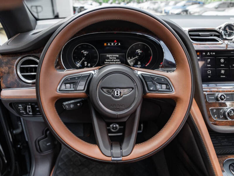 2023 Bentley Bentayga EWB V8