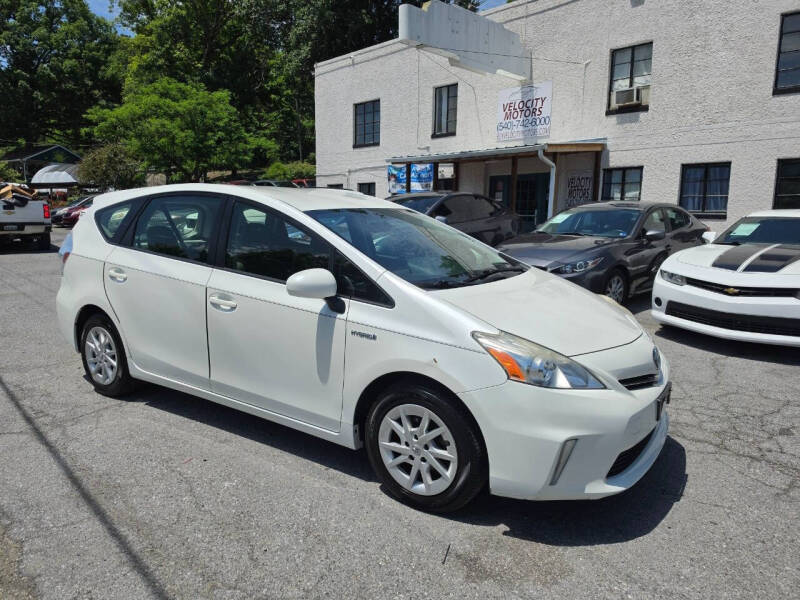 2014 Toyota Prius v Three