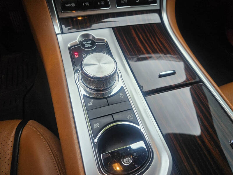 2015 Jaguar XF 3.0 Sport