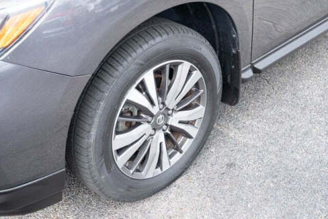 2017 Nissan Pathfinder SL