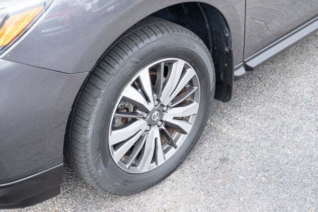 2017 Nissan Pathfinder SL