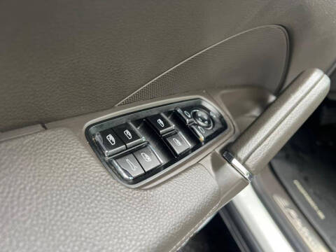 2017 Porsche Cayenne Platinum Edition