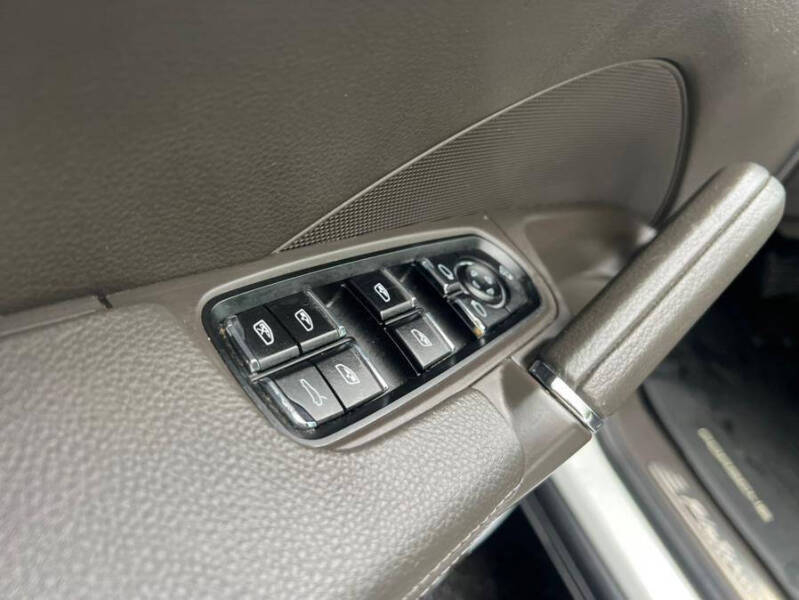 2017 Porsche Cayenne Platinum Edition