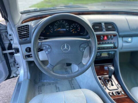 2000 Mercedes-Benz CLK320