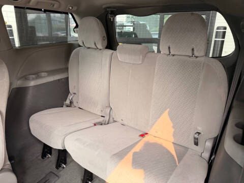 2017 Toyota Sienna LE 7-Passenger