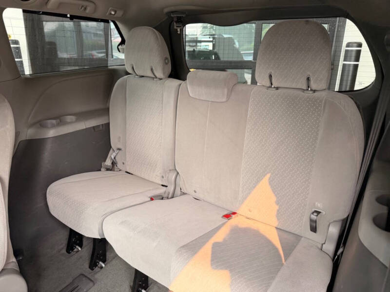 2017 Toyota Sienna LE 7-Passenger