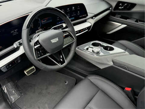 2025 Cadillac OPTIQ Luxury 1