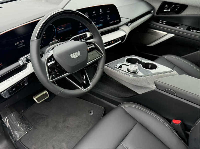 2025 Cadillac OPTIQ Luxury 1
