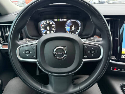 2022 Volvo S60 Recharge T8 R-Design Expression