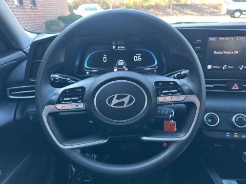 2024 Hyundai Elantra SE