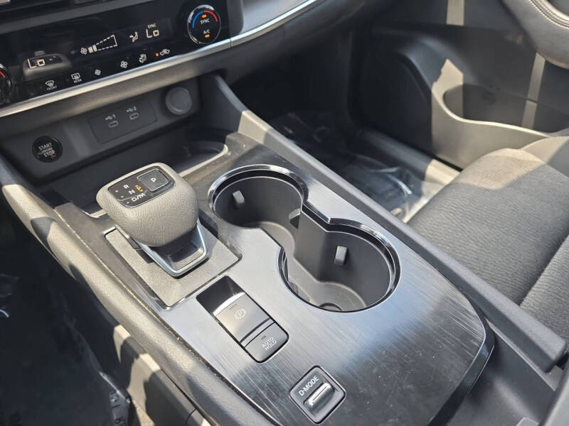 2025 Nissan Rogue SV