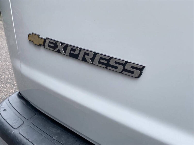 2023 Chevrolet Express 2500