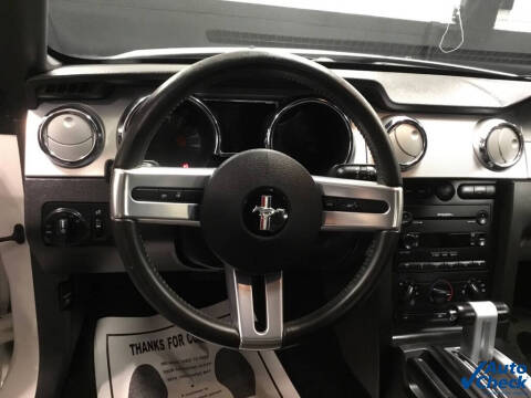 2005 Ford Mustang GT Deluxe