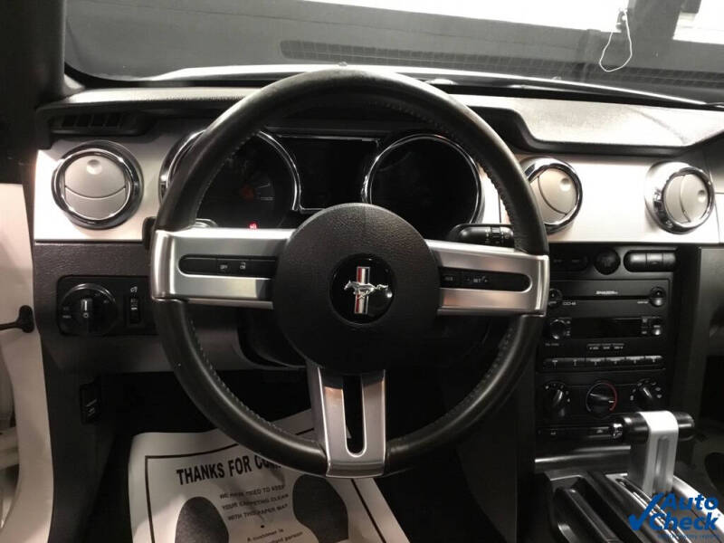 2005 Ford Mustang GT Deluxe