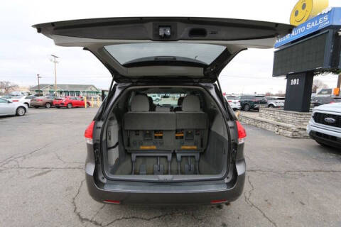 2011 Toyota Sienna LE 8-Passenger