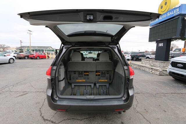 2011 Toyota Sienna LE 8-Passenger