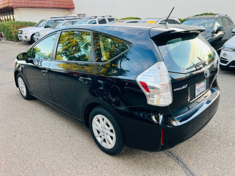 2014 Toyota Prius v Three