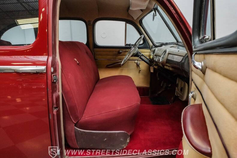 1948 Ford Deluxe
