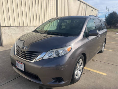 2017 Toyota Sienna for sale at Mr. Auto in Hamilton OH