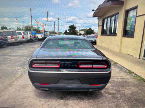 2017 Dodge Challenger SXT Plus