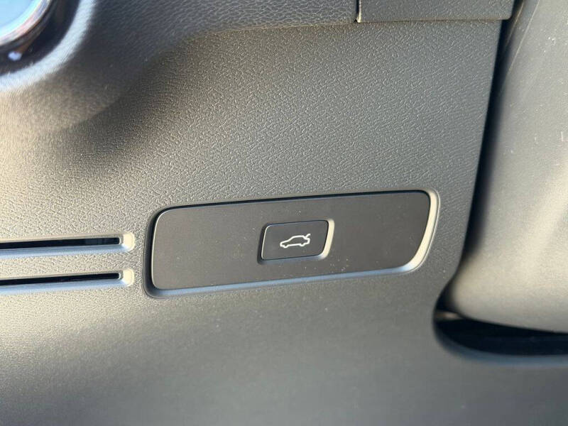 2026 Volvo XC40 B5 Core