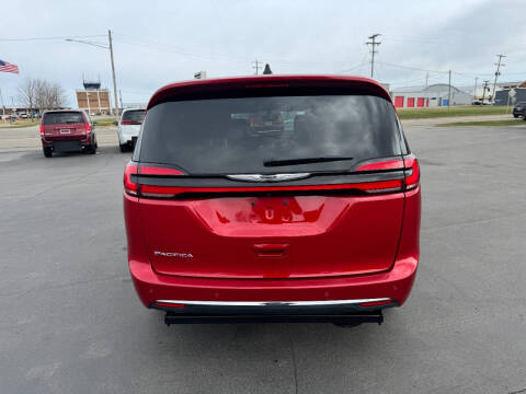 2025 Chrysler Pacifica Select