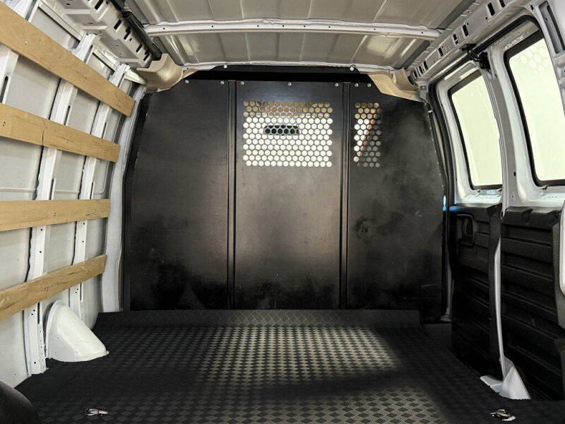 2024 GMC Savana 2500