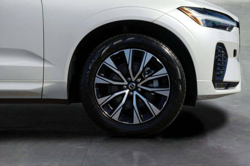 2025 Volvo XC60 B5 Core Dark Theme