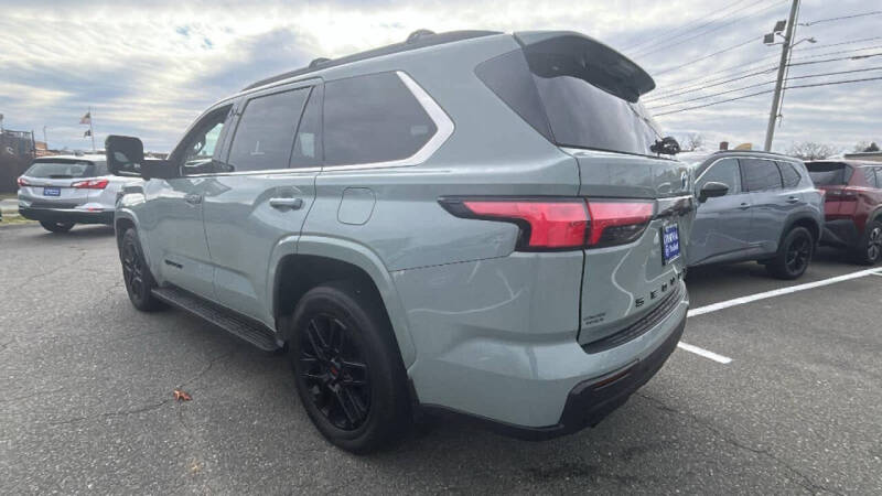 2023 Toyota Sequoia SR5