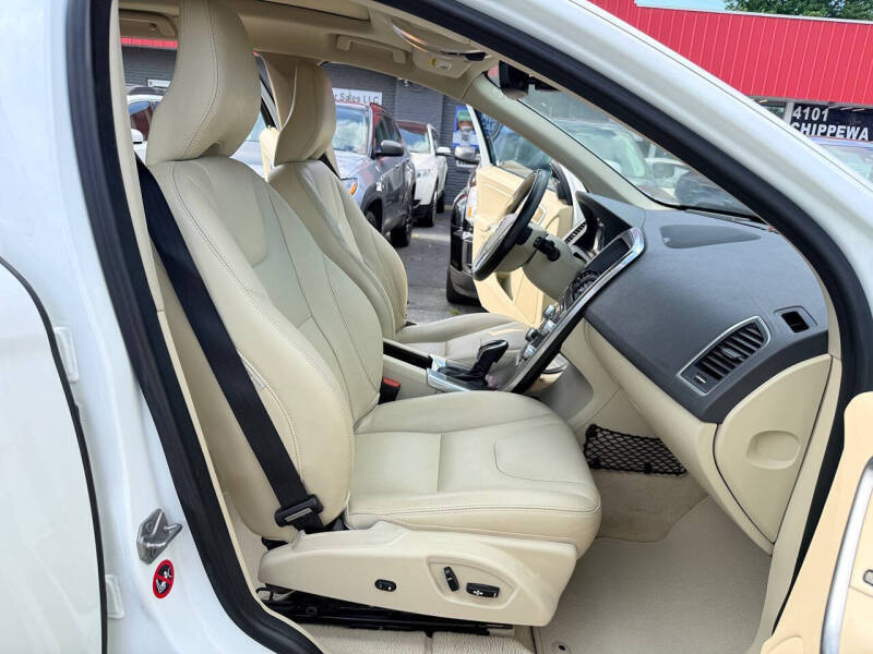 2016 Volvo XC60 T5 Drive-E Platinum