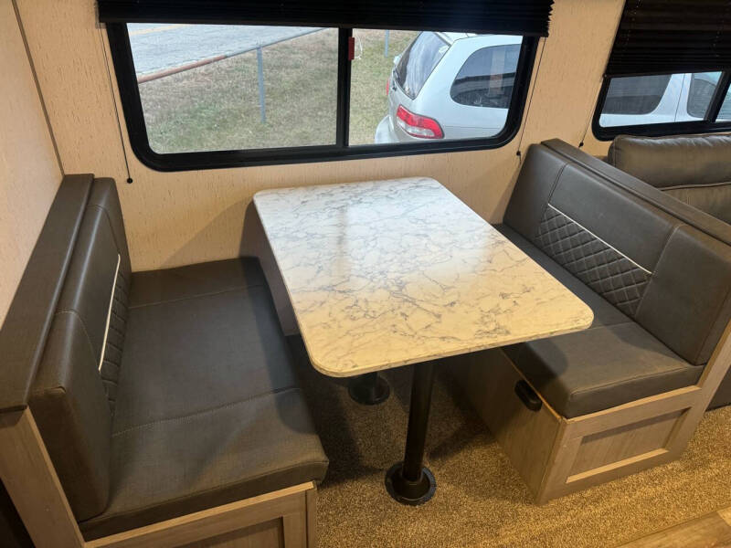 2022 Coleman LANTERN 263BH