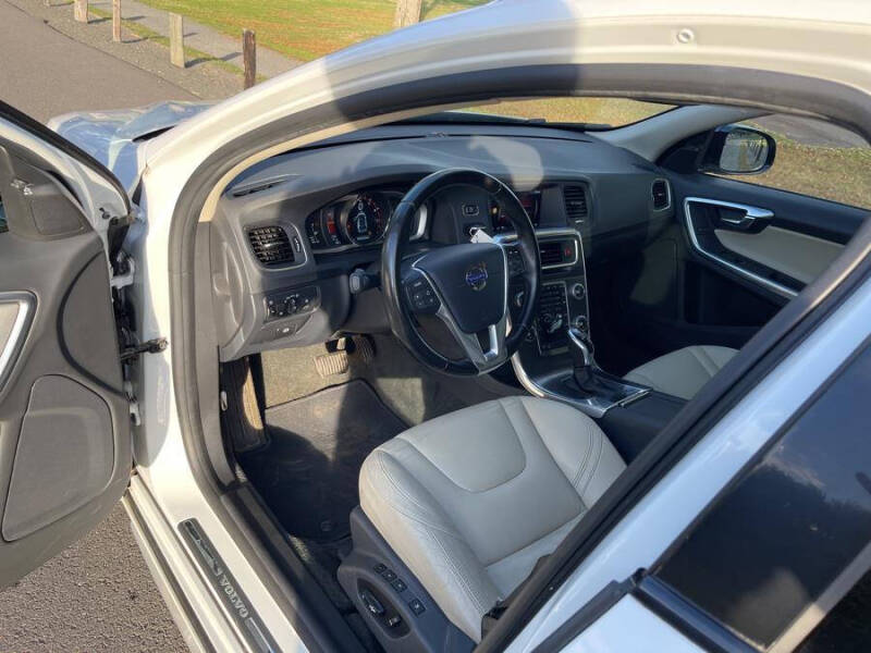 2015 Volvo V60 Cross Country T5