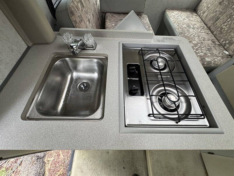 2002 Winnebago Rialta 22QD