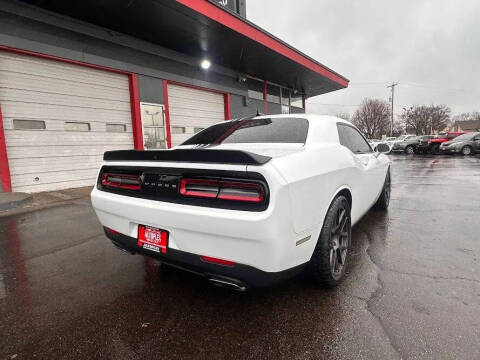 2018 Dodge Challenger 392 HEMI Scat Pack Shaker