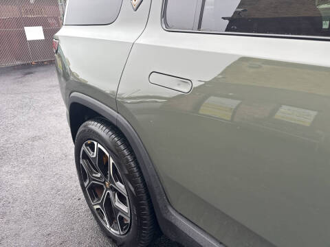 2023 Rivian R1S Launch Edition