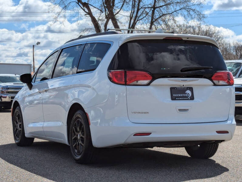 2020 Chrysler Voyager LXi