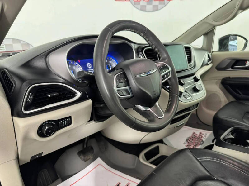 2022 Chrysler Pacifica Touring L