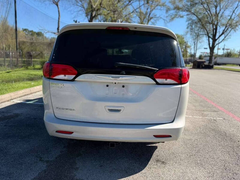 2017 Chrysler Pacifica LX