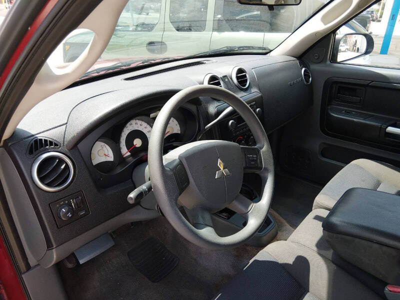 2006 Mitsubishi Raider LS