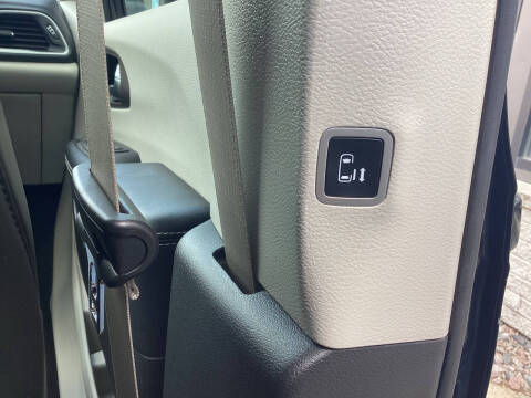 2020 Chrysler Voyager LXi