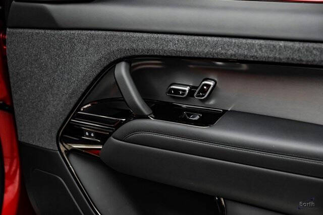2024 Land Rover Range Rover Sport P360 SE