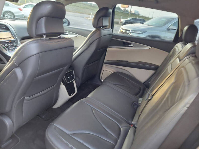 2019 Lincoln Nautilus Select