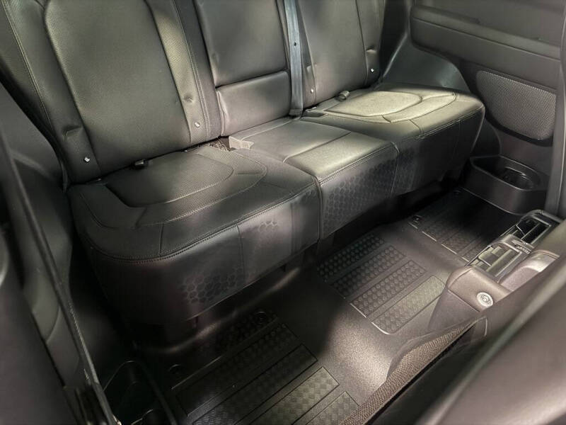 2024 Land Rover Defender 90 P400 X-Dynamic SE