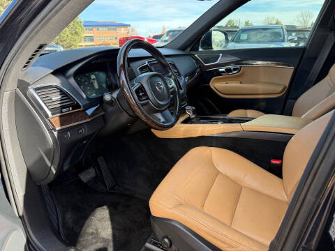 2016 Volvo XC90 T6 Momentum