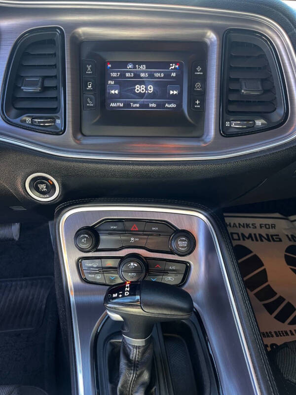 2015 Dodge Challenger SXT