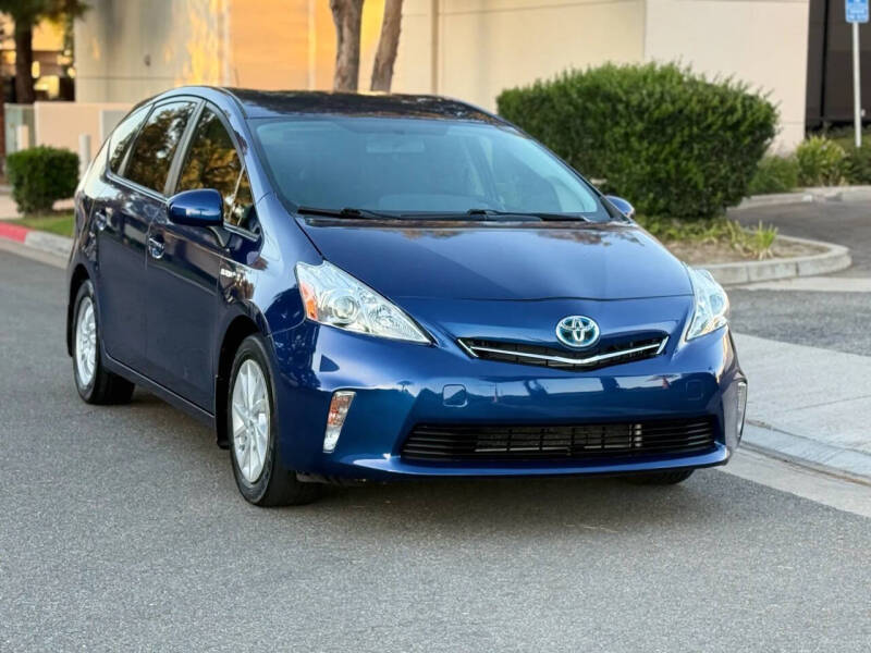 2013 Toyota Prius v Three