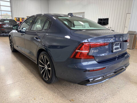 2024 Volvo S60 Recharge T8 Core Dark Theme